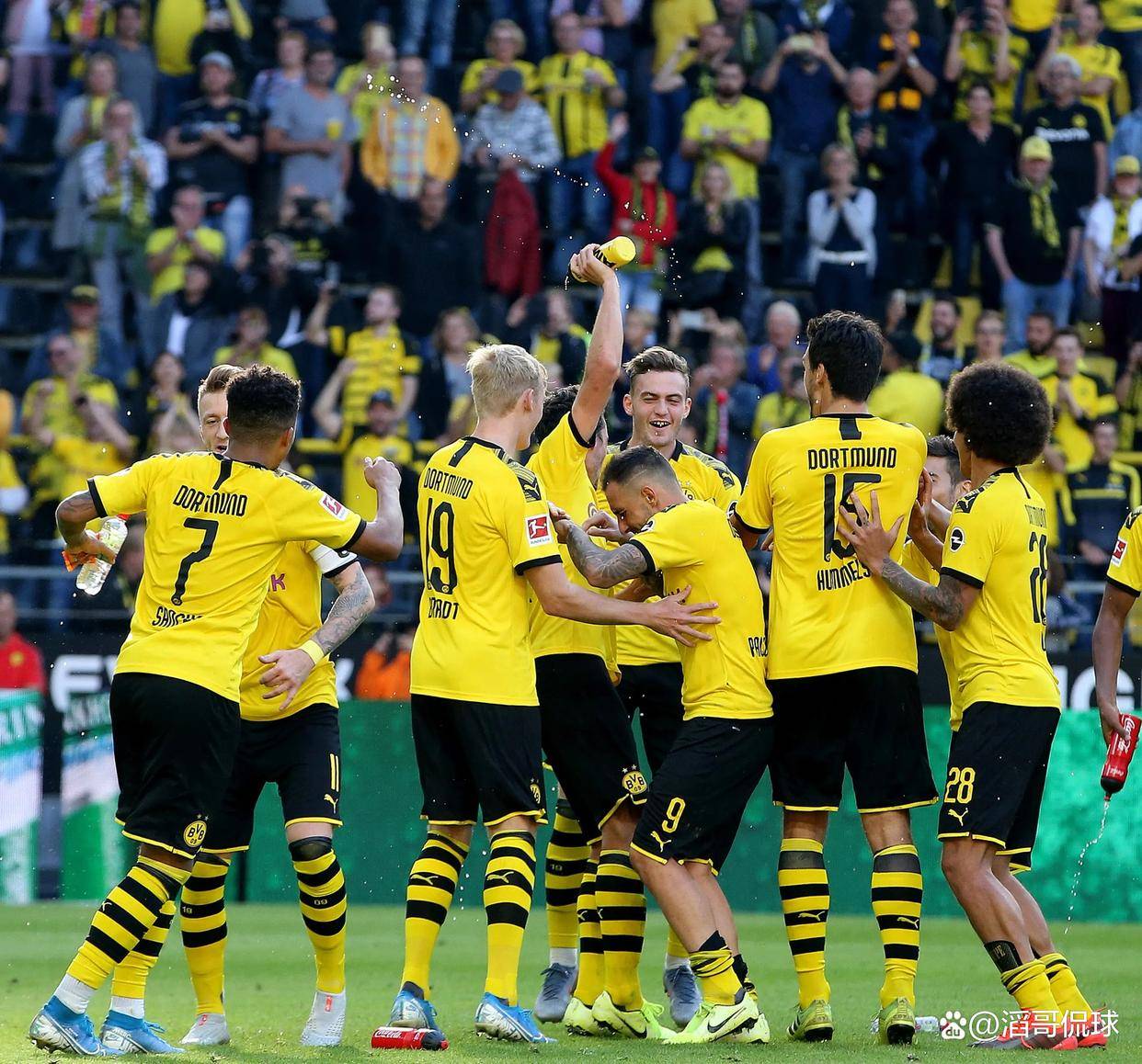 开云体育比分包含阿斯顿维拉集结日强势反弹，志在西甲名次提升，悬念犹存，年轻球员得到机会的词条